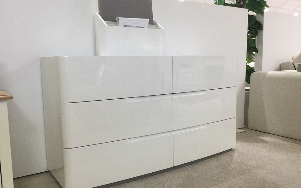 Riviera 6 Drawer Chest With Glass Top
W:137cm D:48cm H:76cm
Was £1,510 Now £899